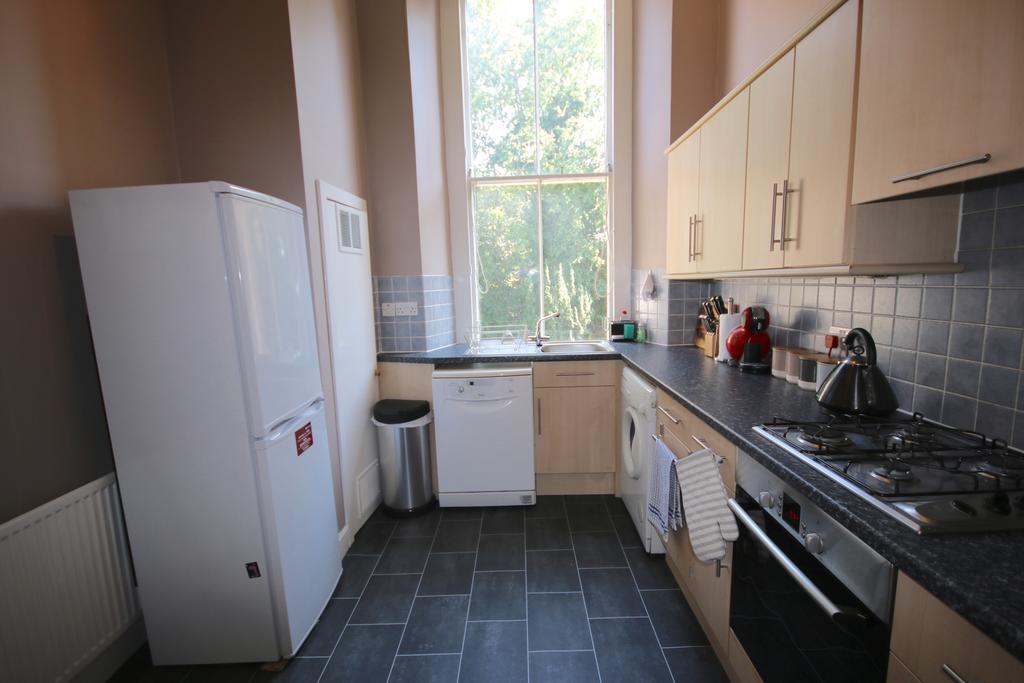 Glencairn Crescent *